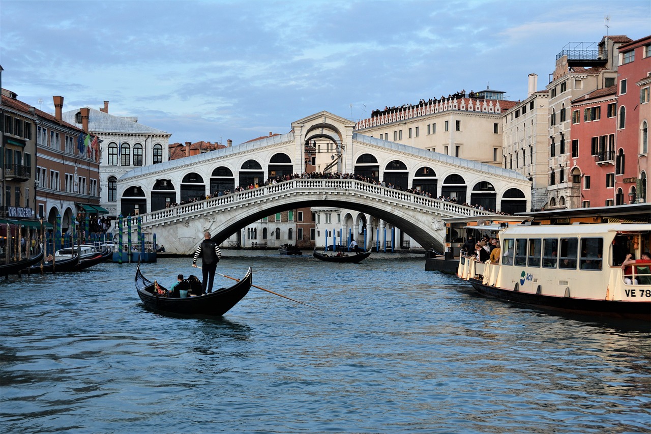 Grand Canal Elegance Gondola Moments and Ponte di Rialto with classic Venice water views