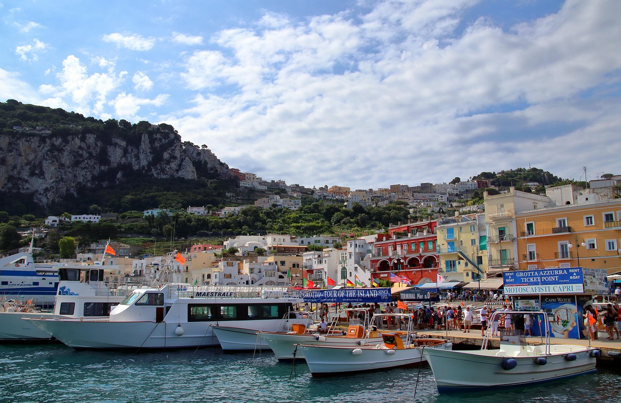 How to get to the Blue Grotto from Capri town and Marina Grande