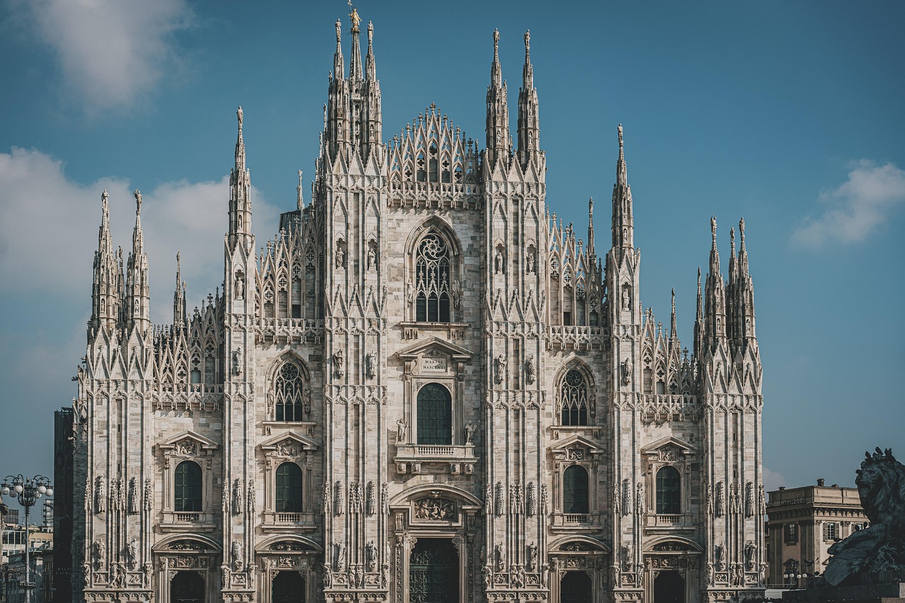 Arriving at the Duomo in Milan and the Piazza Pulse