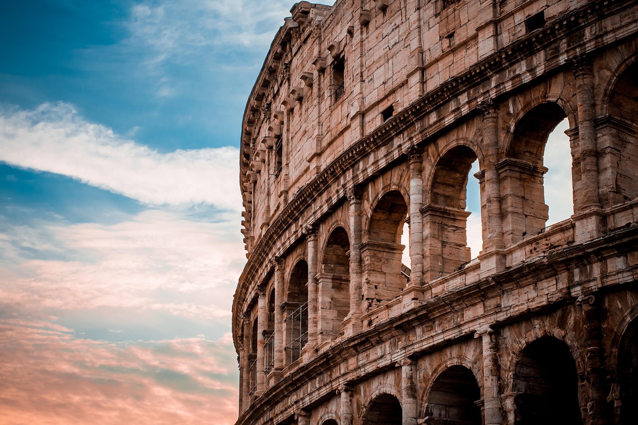 Colosseum Dawn to Palatine Hill and the Roman Forum Walk