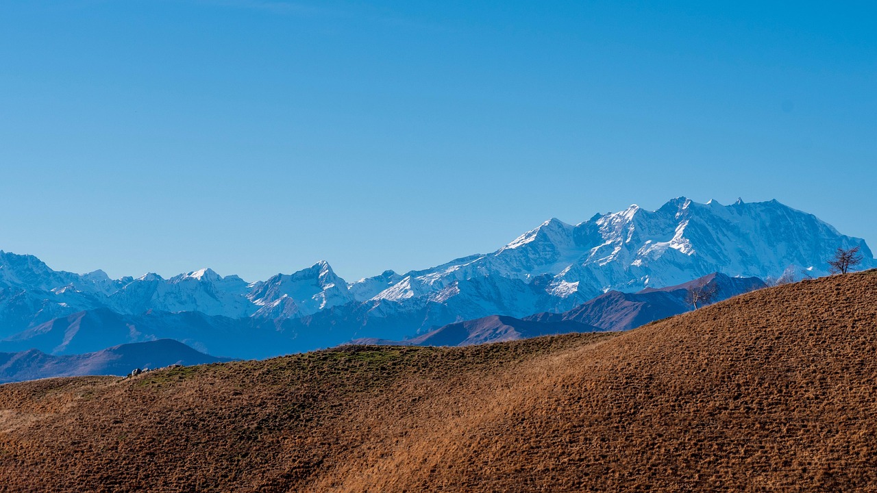 Mottarone hikes cable car and spectacular views for mottarone hike cable car overlooking lake maggiore
