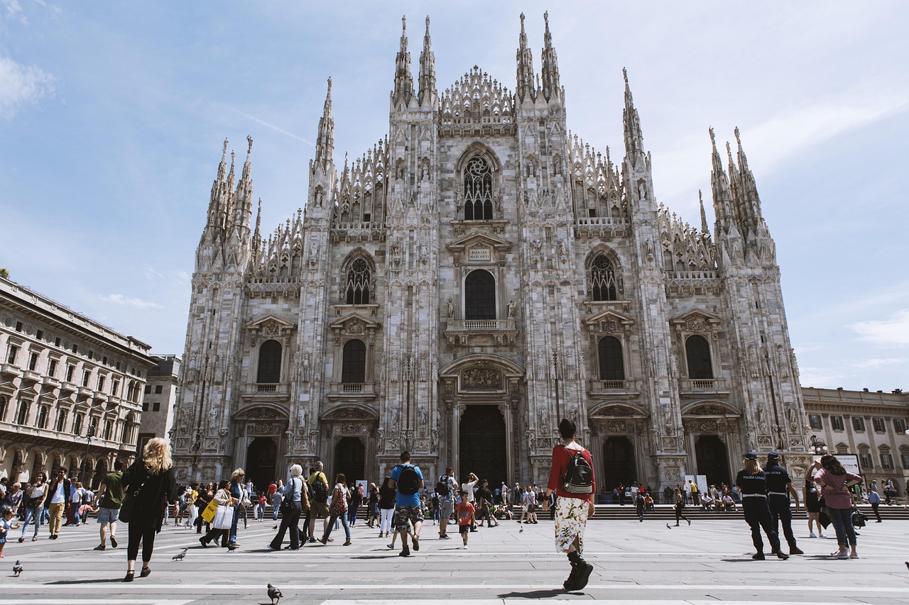 Why Milan Cathedral Still Stops You in Your Tracks as you arrive at the Duomo di Milano