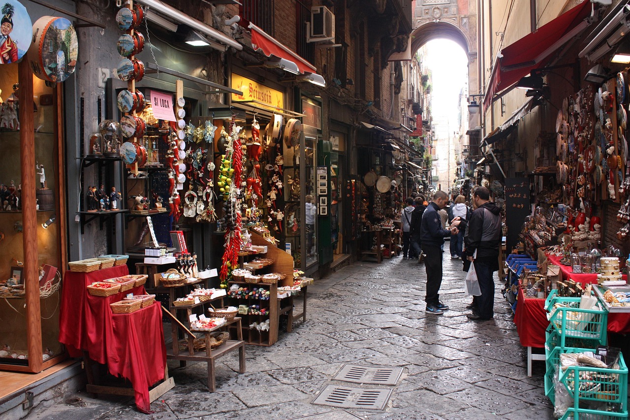 Spaccanapoli culinary walks and Neapolitan street food in a narrow alley