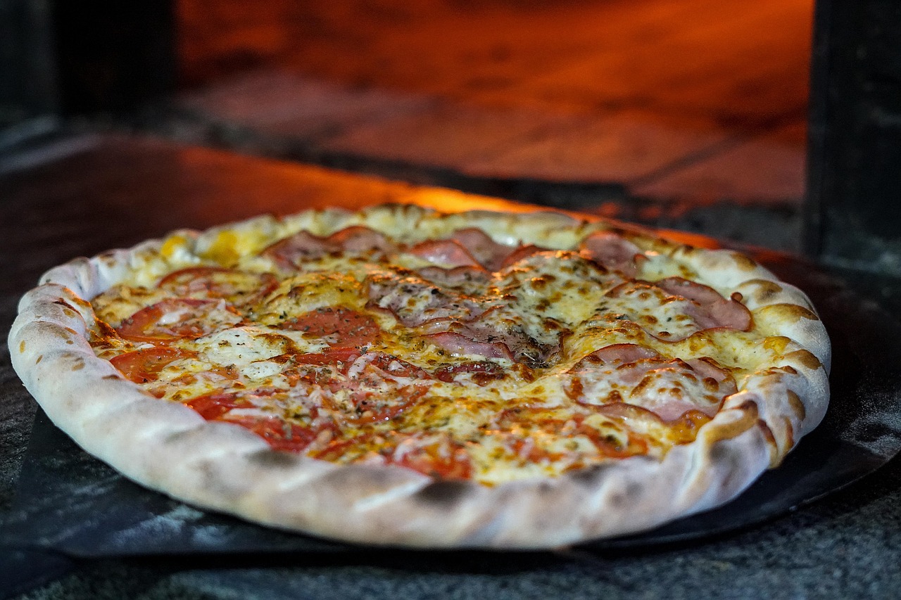 Eat in Naples with confidence from best pizza to refined bites