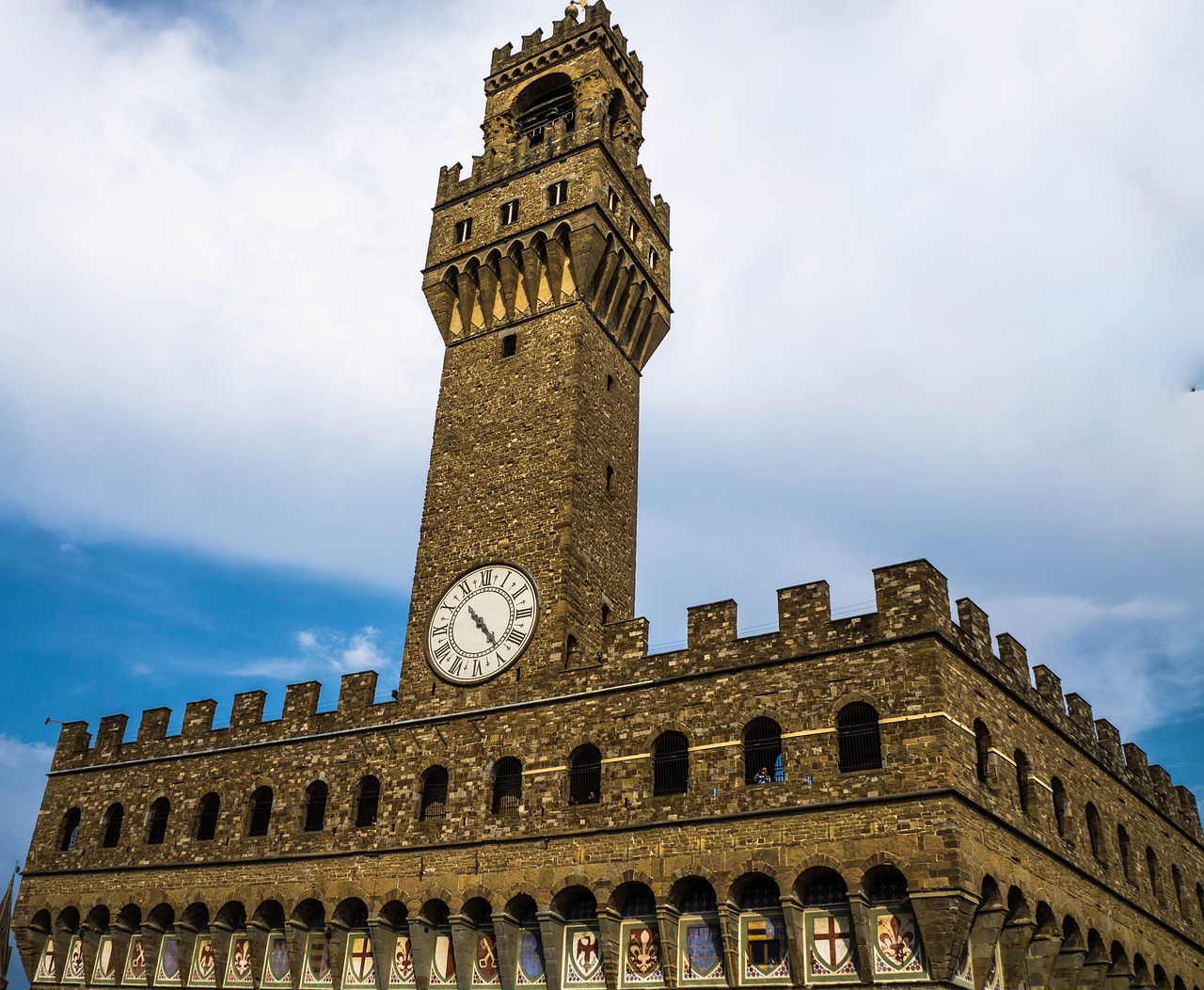 Create your Florence loop around the Bargello Palace with piazza and palazzo views
