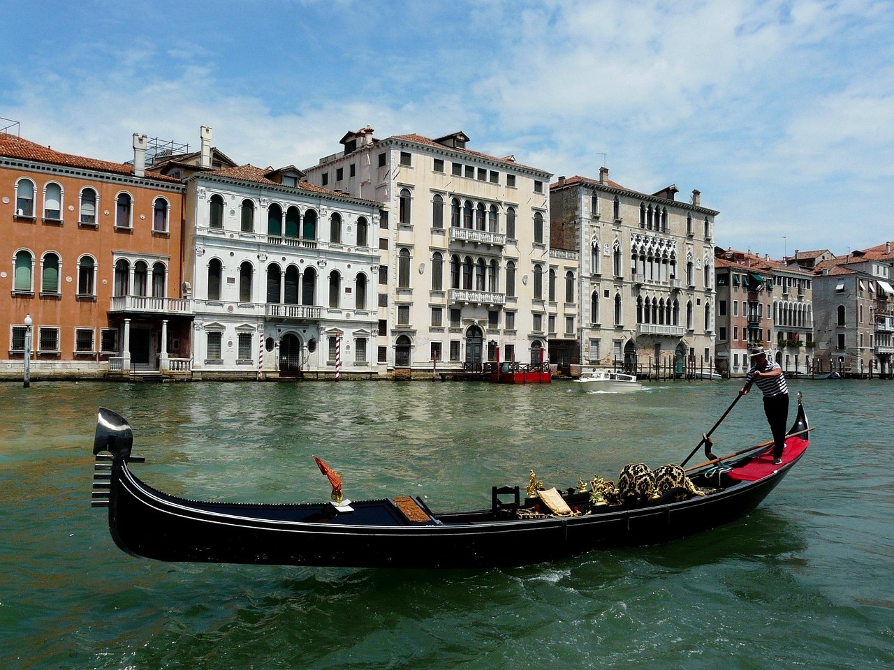 Month-by-Month Guide to Weather, Crowds and Mood with a boat gliding through Venice waterways