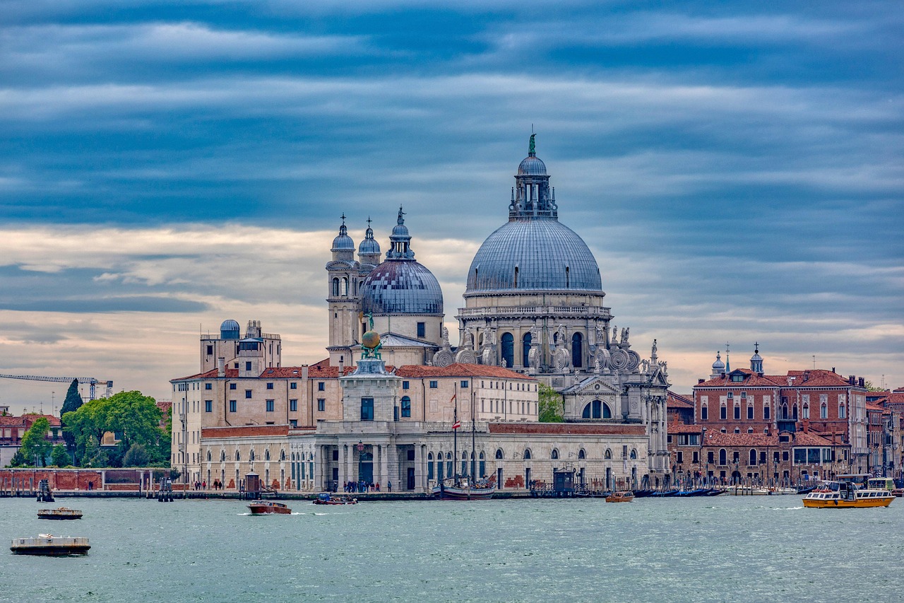 Practical Elegance Etiquette, Packing and Crowd-Smart Days with a basilica facade in Venice