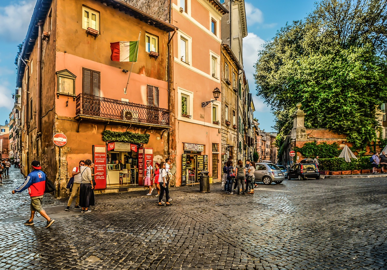 Trastevere evenings in Rome with local food, artisans and cobbled streets