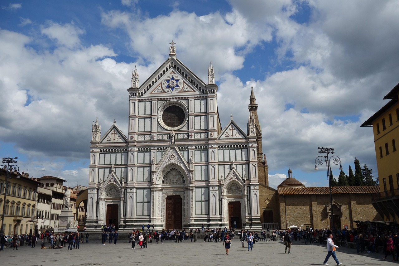 Cloister Paths, Sacristy Secrets and the Refectory in the Santa Croce complex