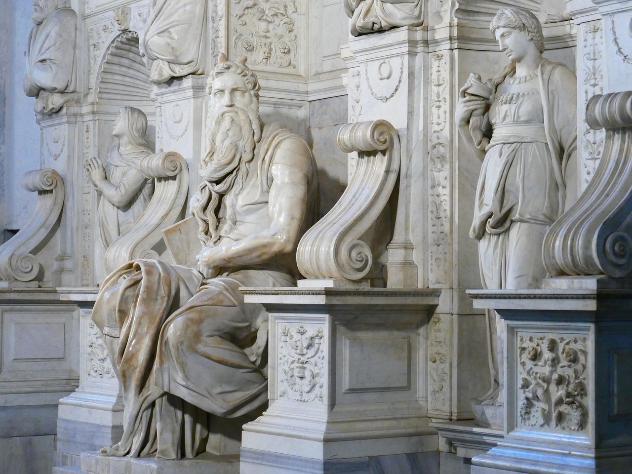 Tombs and Monumental Memory at Santa Croce in Florence