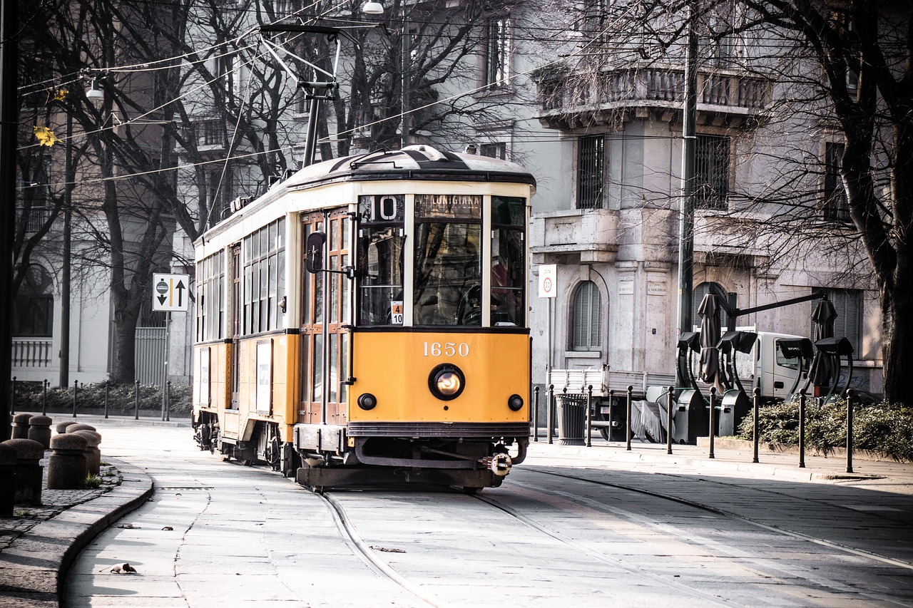 Travel Tips for Milan luxury logistics including tram routes, Metro lines and airport arrivals