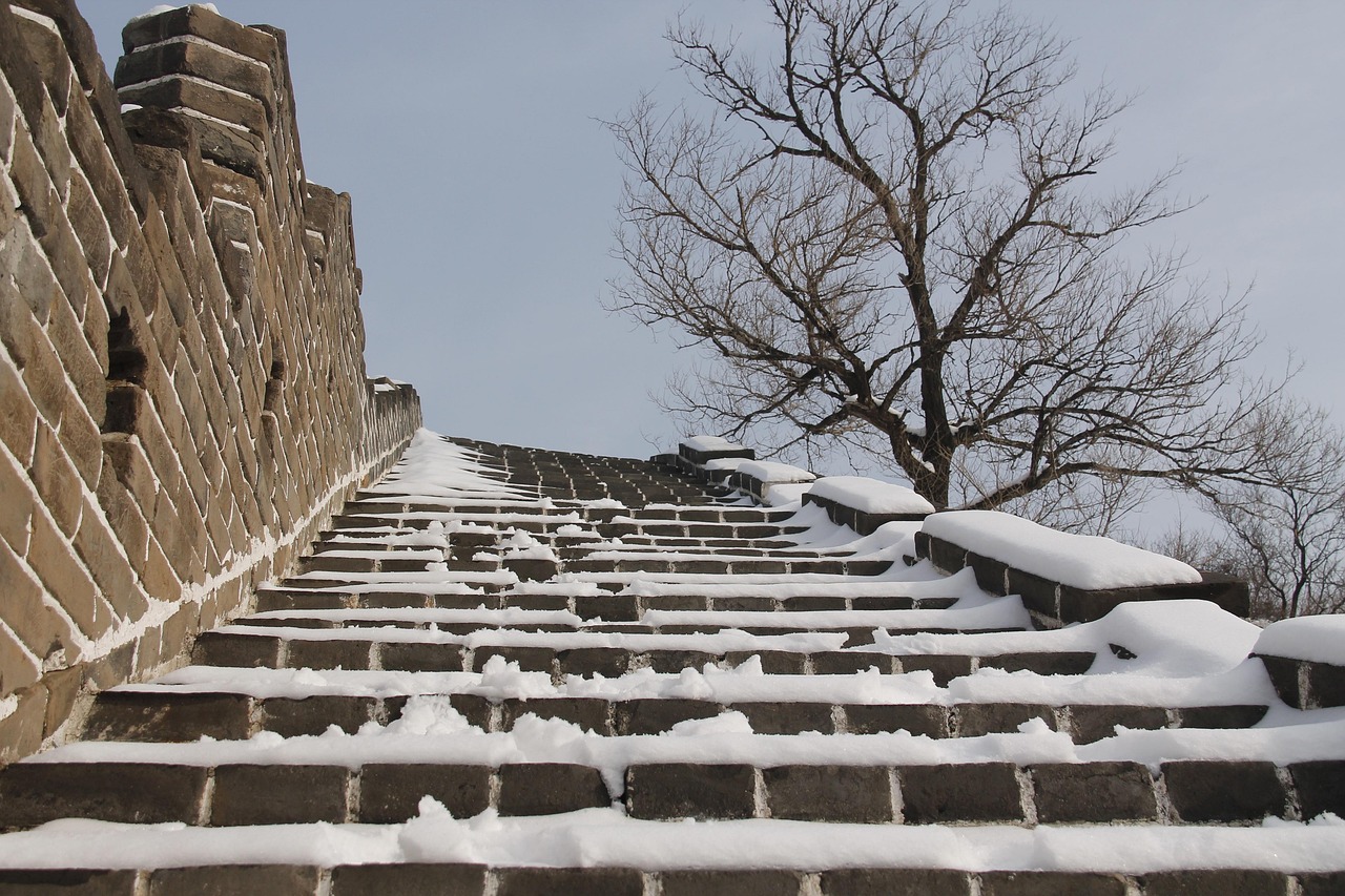 Cable car thrills at Badaling Great Wall with scenic aerial perspectives