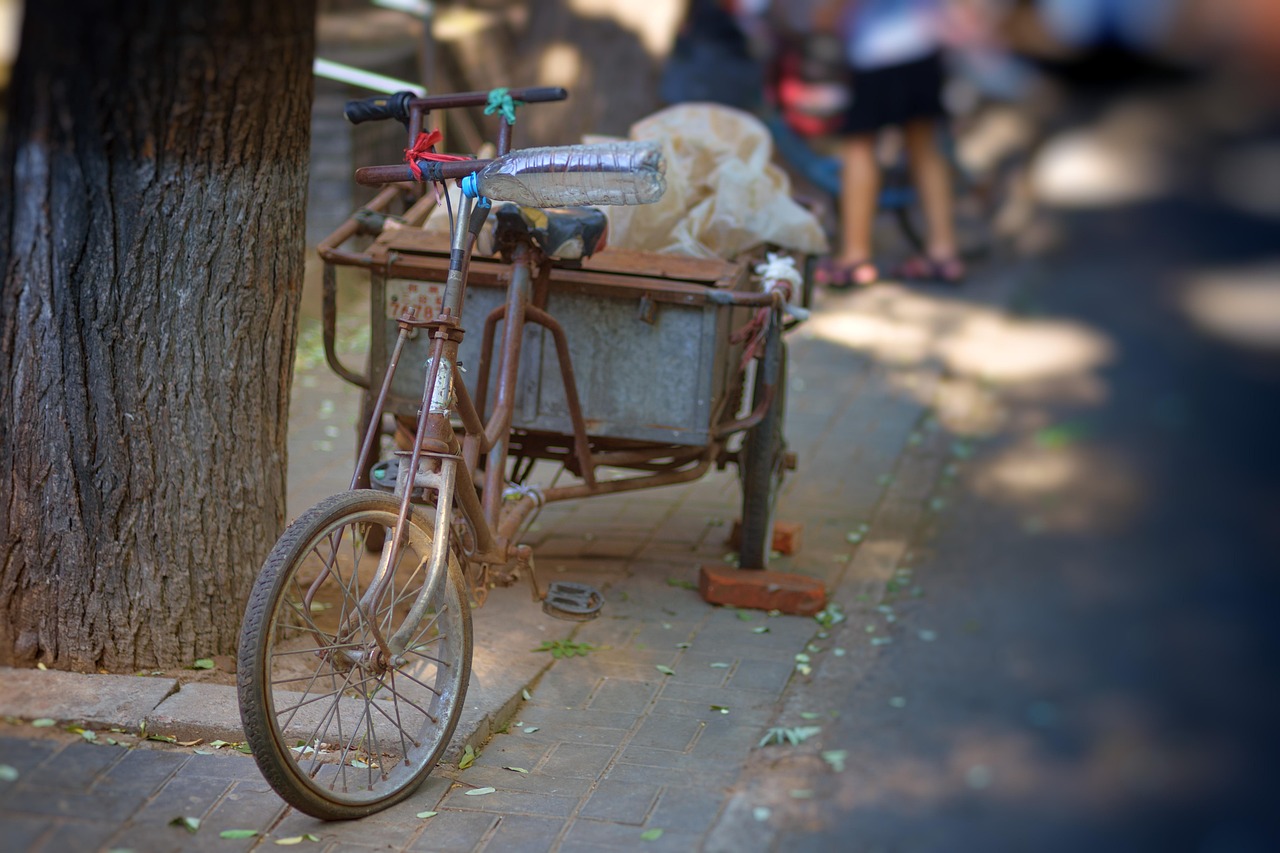 Hutong rickshaw tours and old Beijing courtyard life