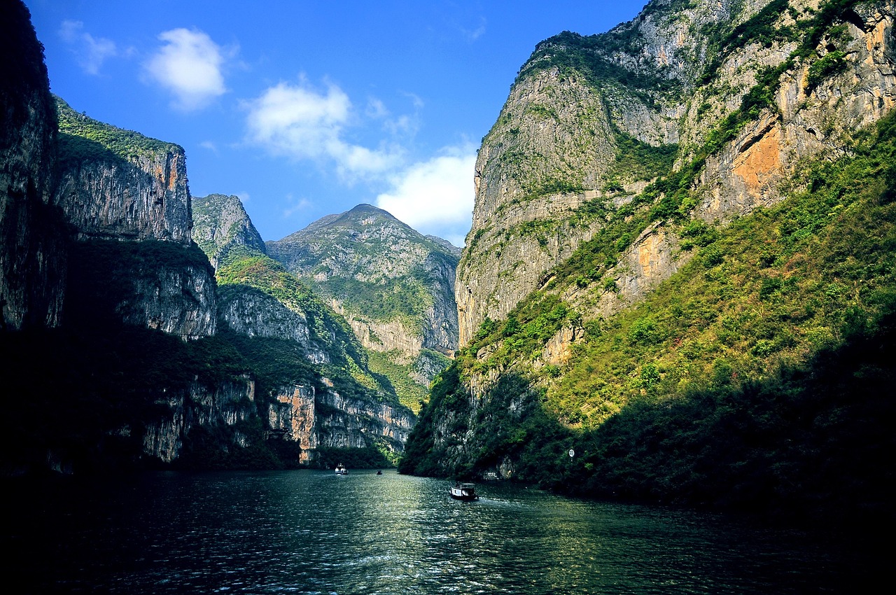 Yangtze River elegance and Three Gorges scenery on a luxury cruise