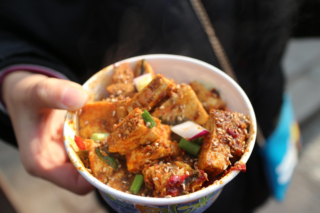 Xi’an night markets hand-pulled noodle and tofu bravery, glowing stalls and lively queues