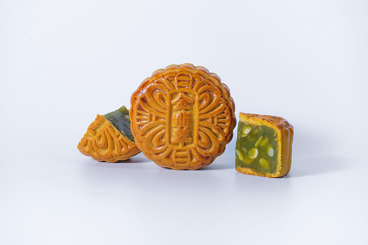 Festivals and seasonal tables from Mid Autumn to Harbin in China