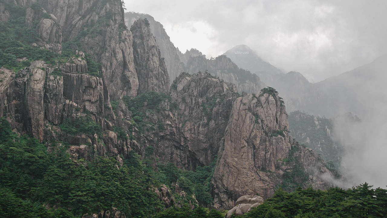 Mount Maiji and Labrang Monastery Adventure in Southern Gansu near Tianshui and Xiahe