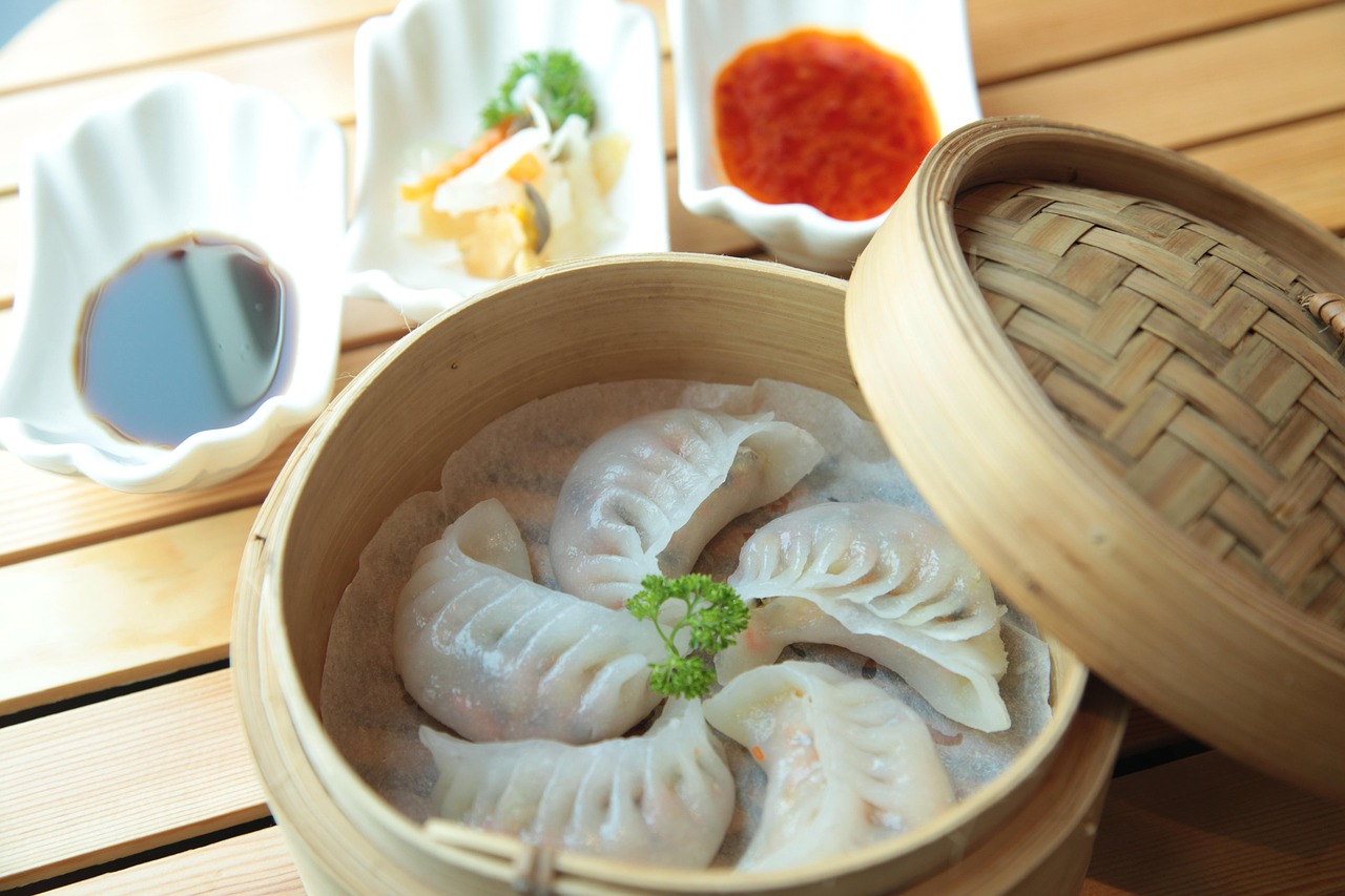 Private Cantonese cuisine and Baiyun Mountain reset with dim sum artistry and green retreats