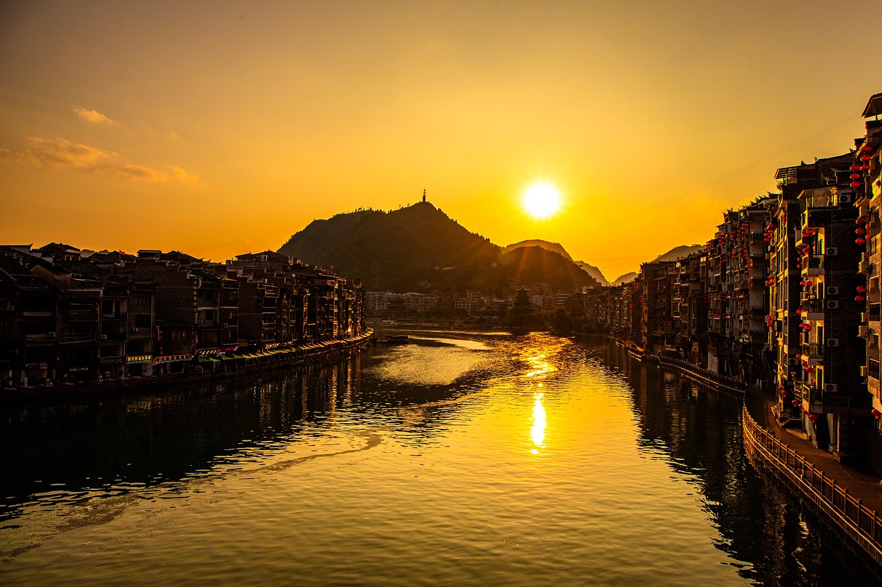 Grand Canal at Sunset A Private Cruise Through Living History in Hangzhou
