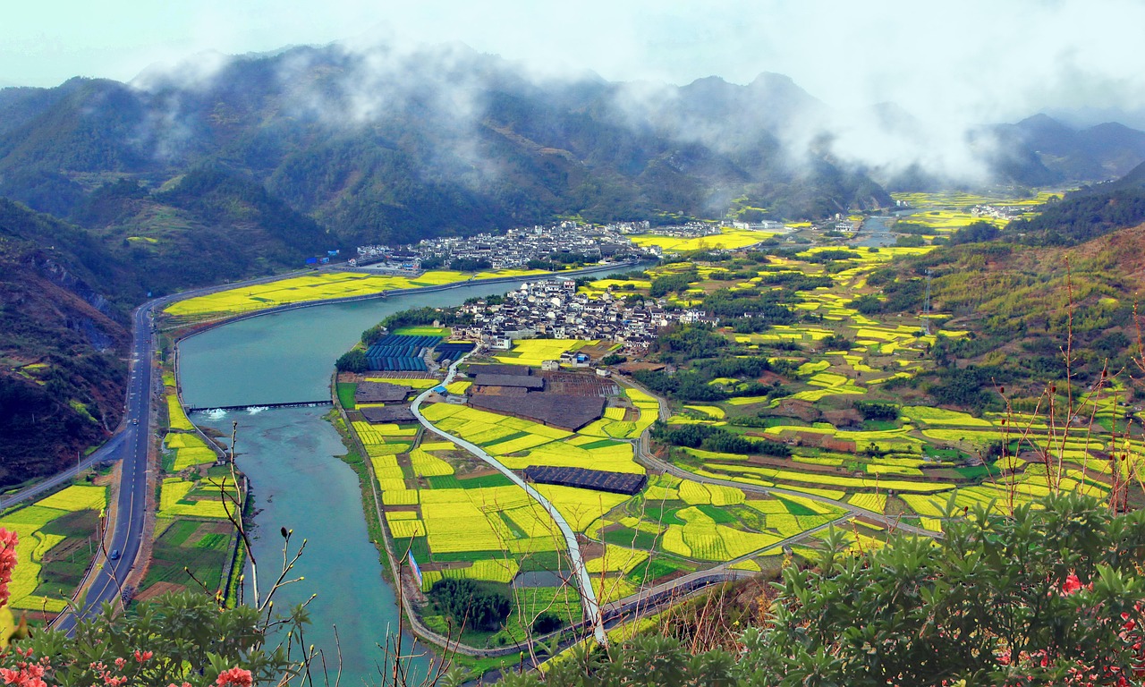 Waterfall power and scenic trails through Shuzheng and Rize Valley