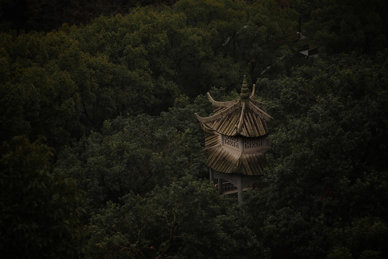 Lama Temple origins and the Yonghe Lamasery story in Beijing China