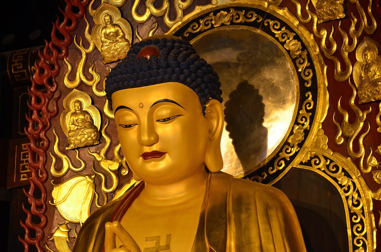 Things to see at the Lama Temple main halls, from the Hall of the Heavenly Kings to Wanfuge