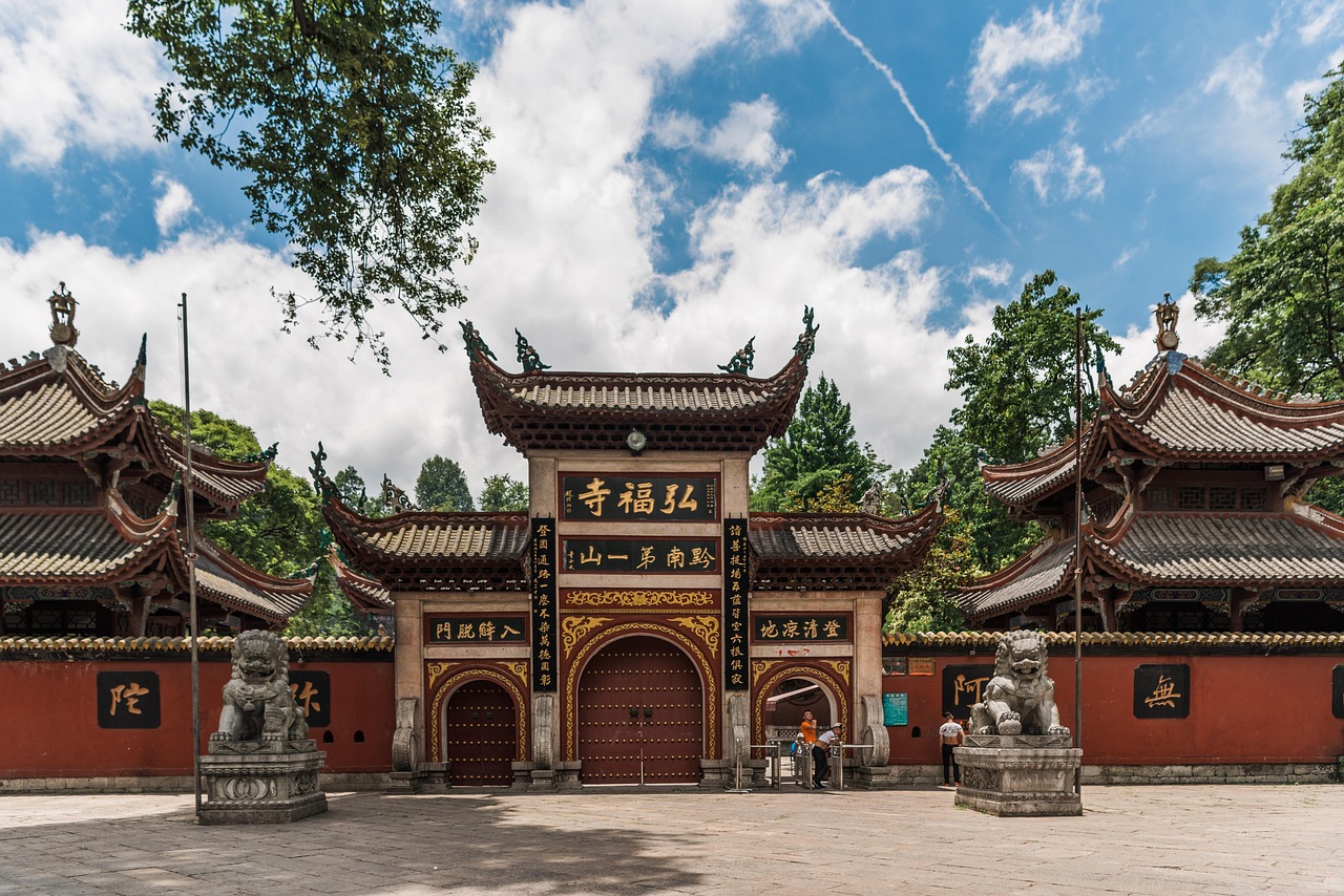 Longhua Temple the oldest temple in Shanghai with an oriental past