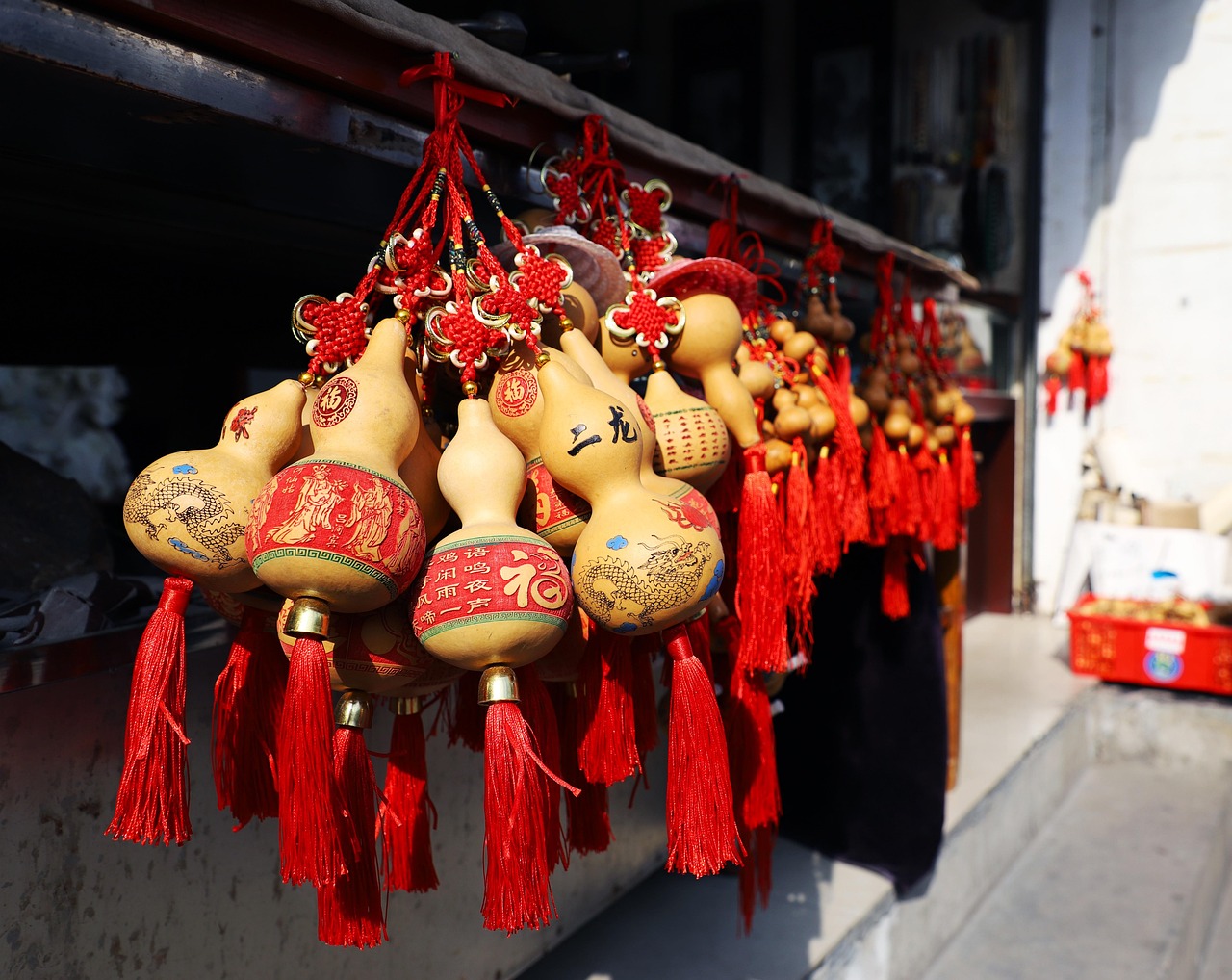 Buddhist ceremonies and the Longhua Temple Fair in the lunar season