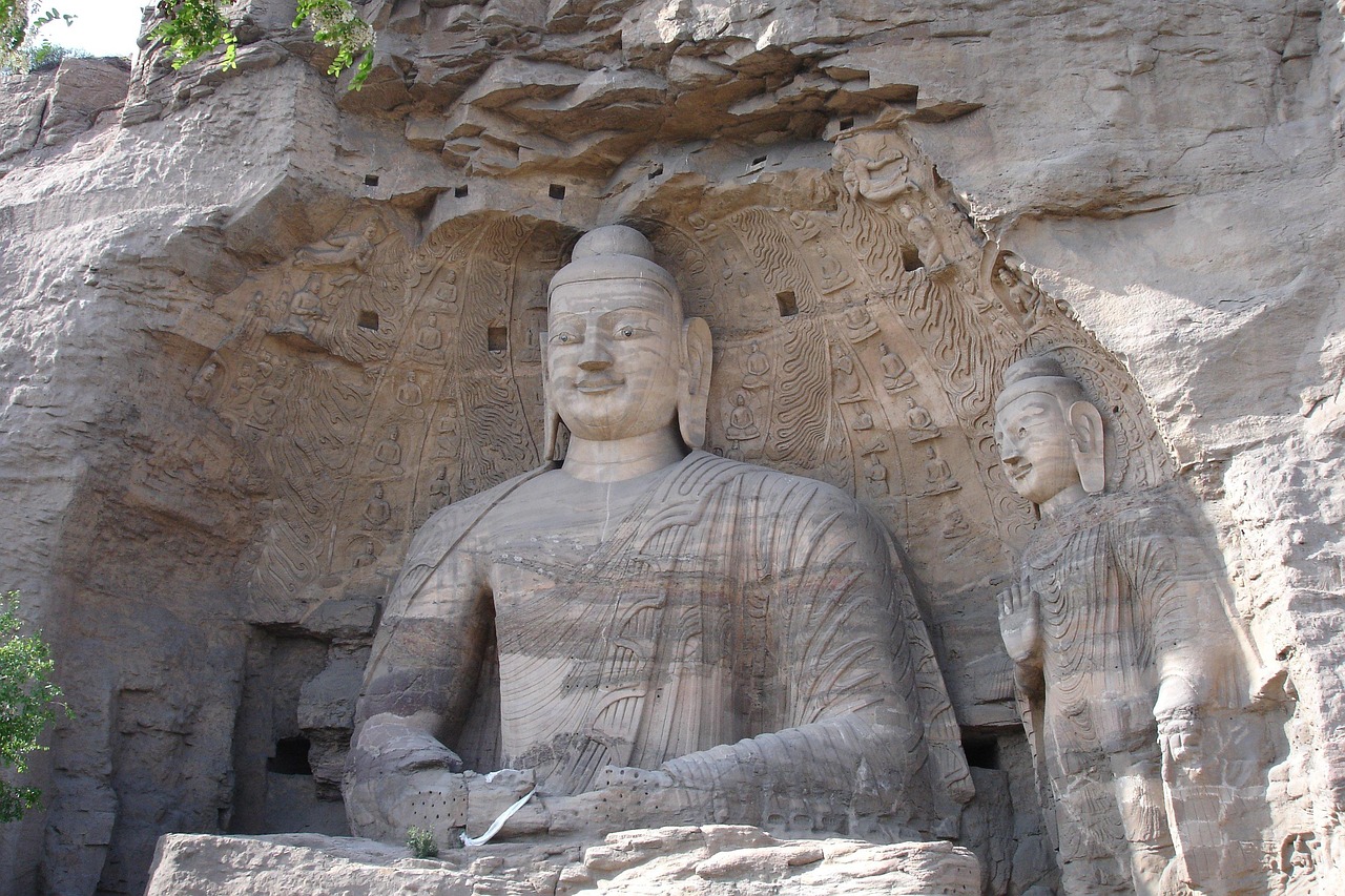 Why the Longmen Grottoes belong on your China journey and UNESCO overview for adventure seekers