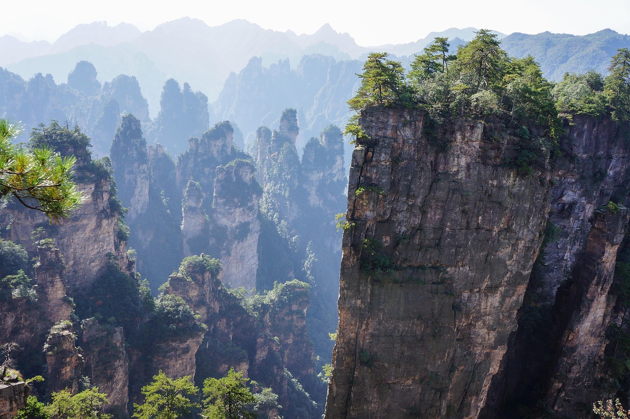 Design a crafted three day itinerary and travel tips for the park