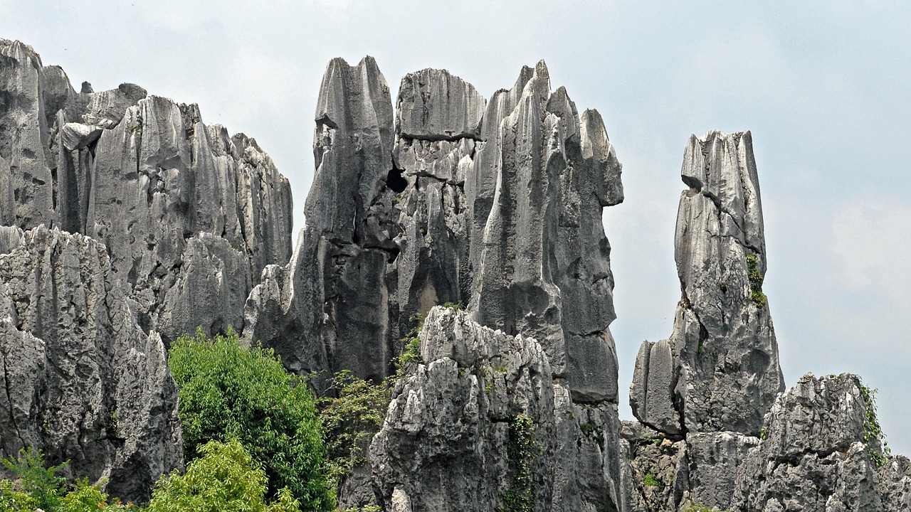 Exploring the Major Stone Forest Maze on Foot through Shilin’s narrow paths