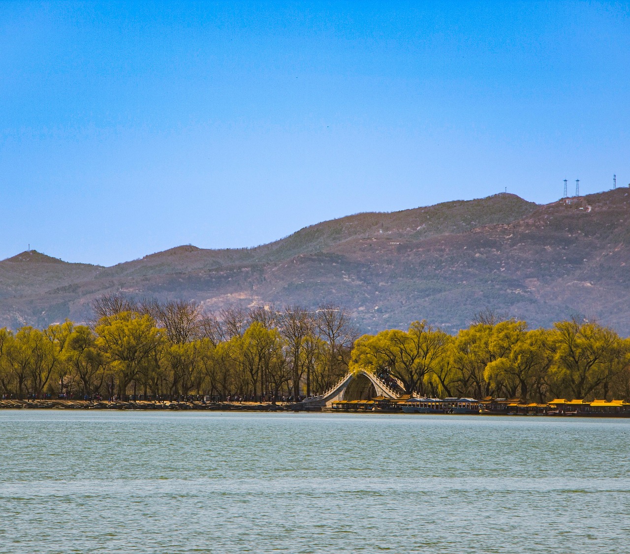 Kunming Lake Boat Rides Youyong Island and Sunset Calm at the Summer Palace