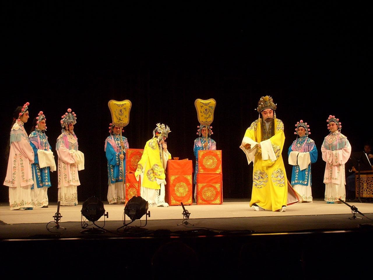 Evening culture with Shaanxi opera and a Tang Dynasty show