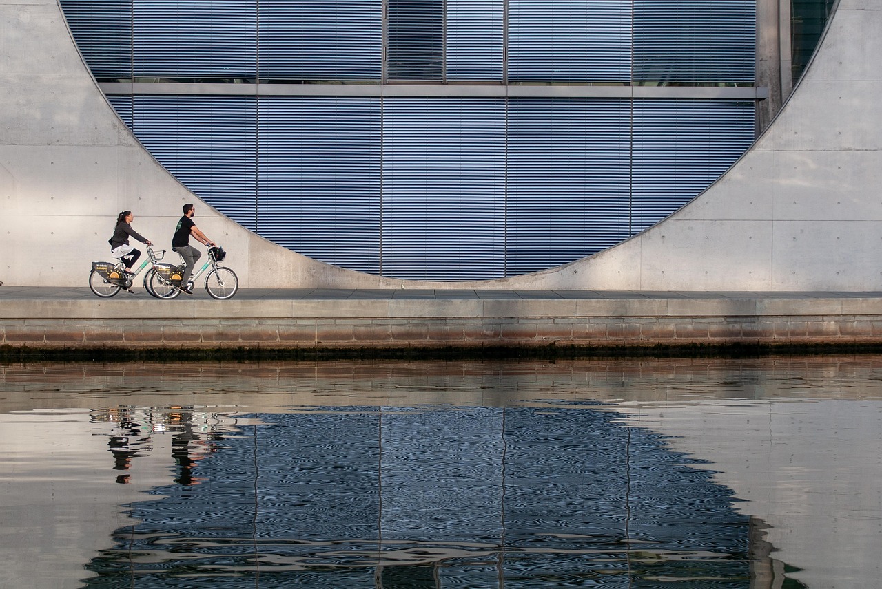Cycle the city wall circuit in Xi'an for an active adventure