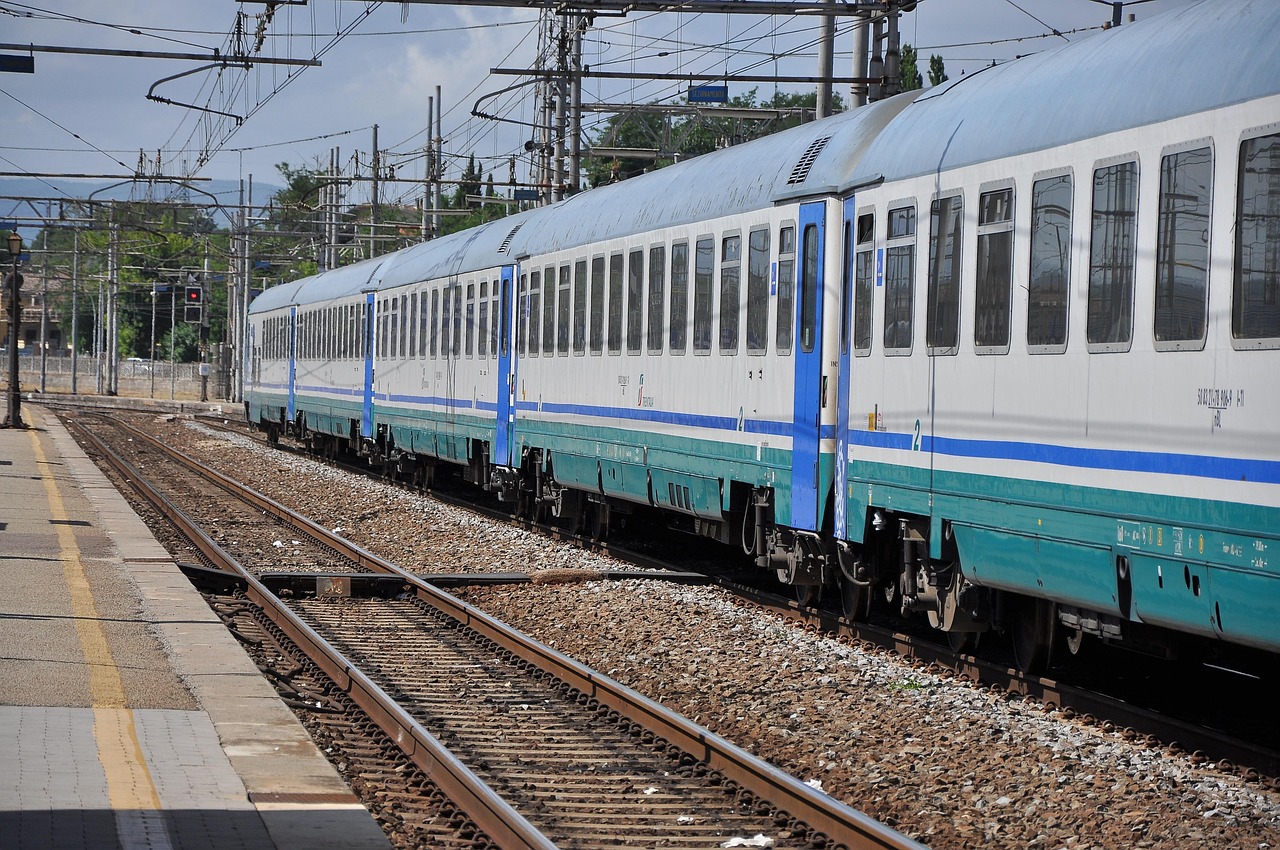 Choosing the right day trip from Rome with confidence at a calm train platform