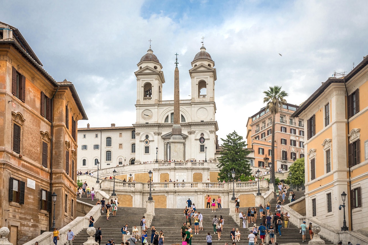 Centre Icons in the Center of Rome Pantheon Trevi Fountain and Spanish Steps on a refined walking loop