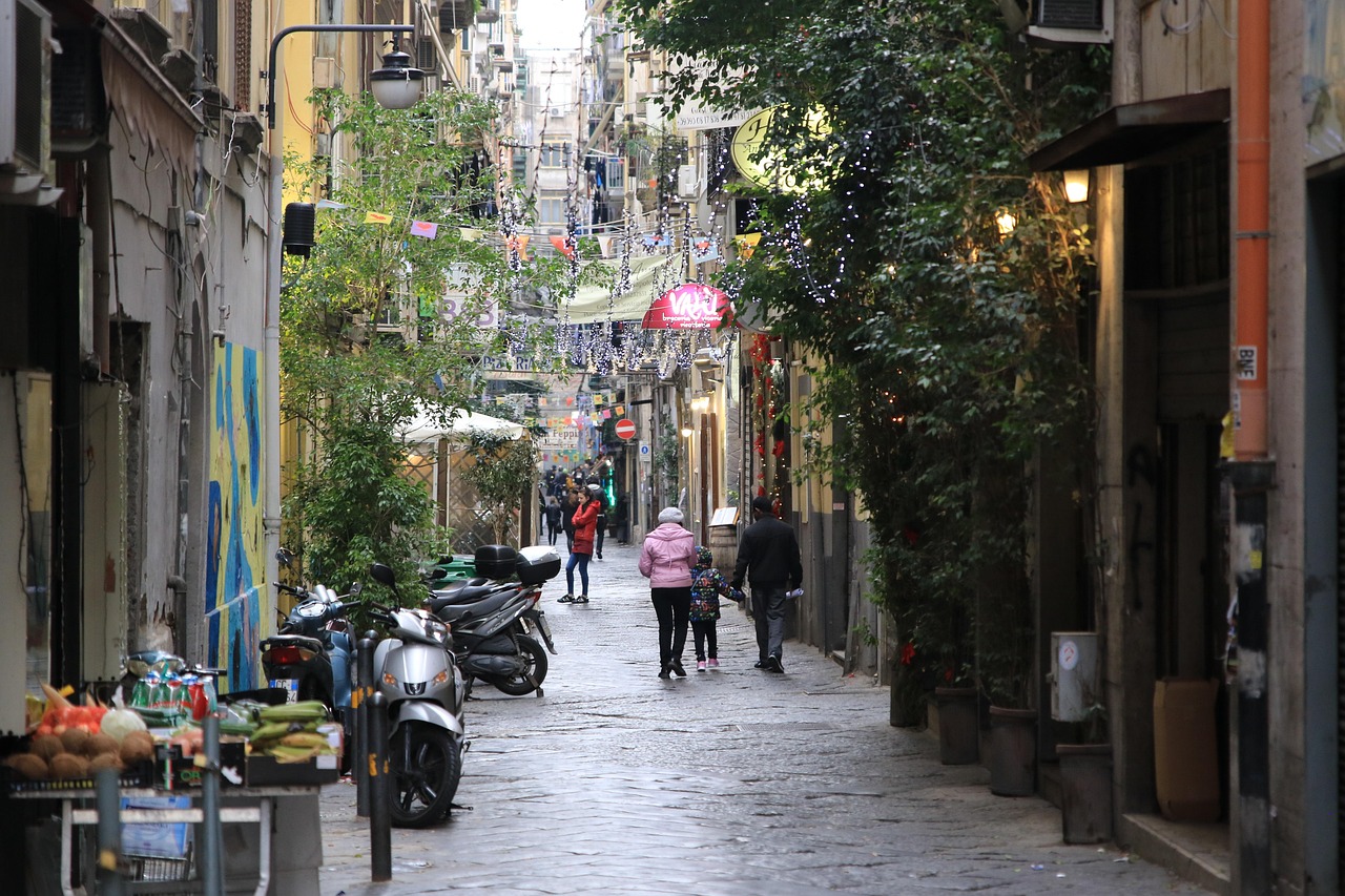 Things to do in Naples historic centre Napoli and free things in the UNESCO streets