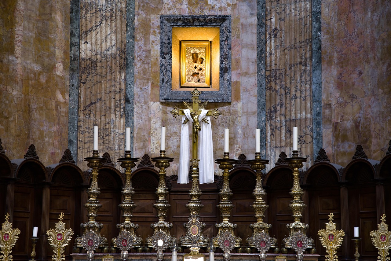 From Roman Temple to Christian Church Basilica Layers to Uncover, chapels and memorials within the Pantheon