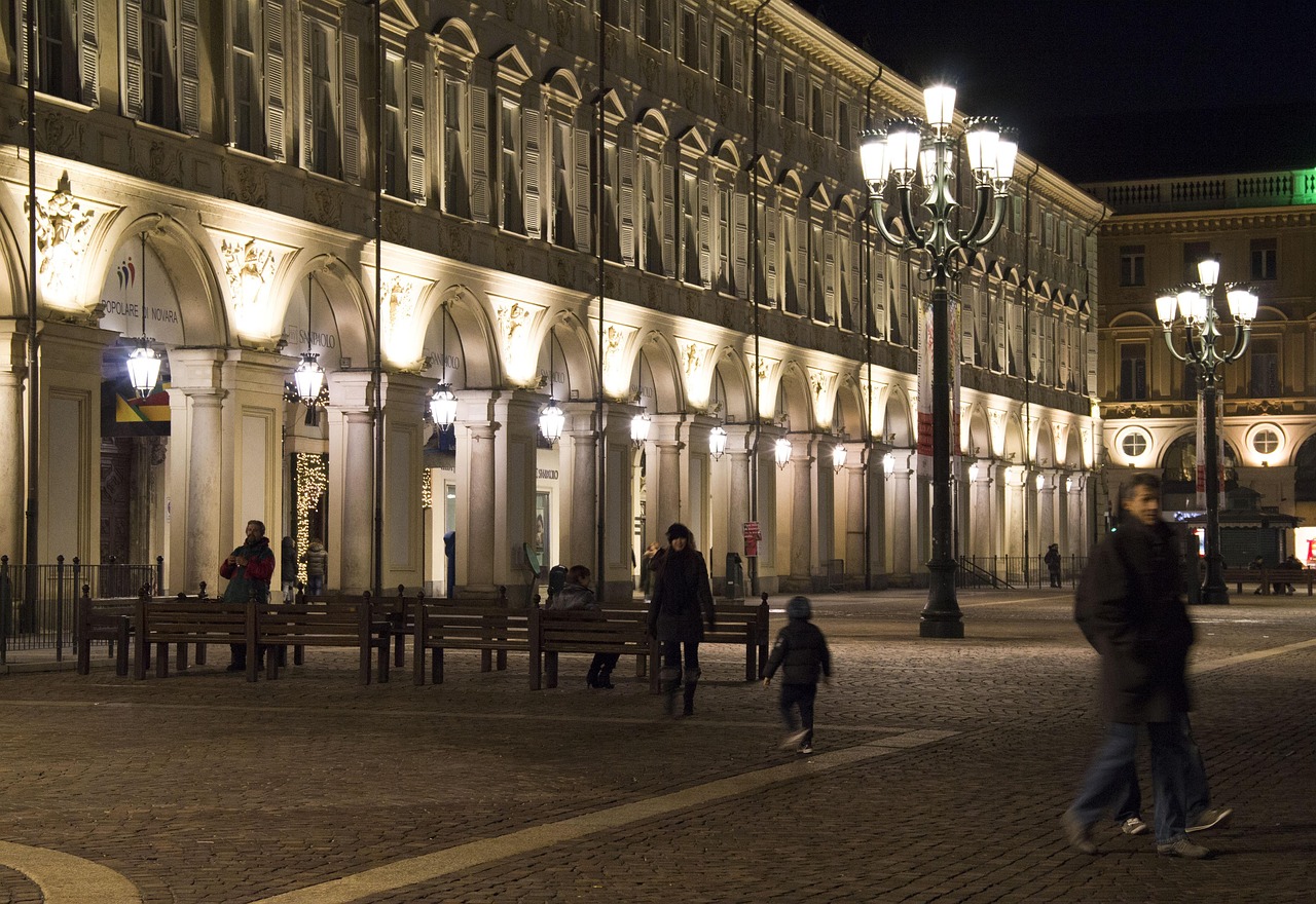 Piazza San Carlo cafés, chocolate and a Turin itinerary for elegant days