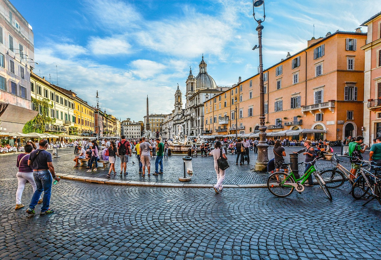 Piazza walk in central Rome with Pantheon, Trevi Fountain and Spanish Steps