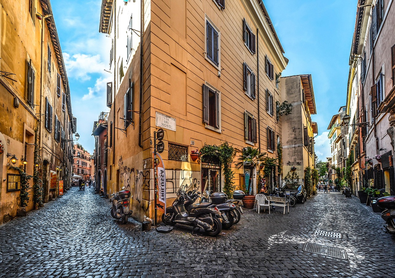 Trastevere, Monti and Aventine evening itinerary in Rome