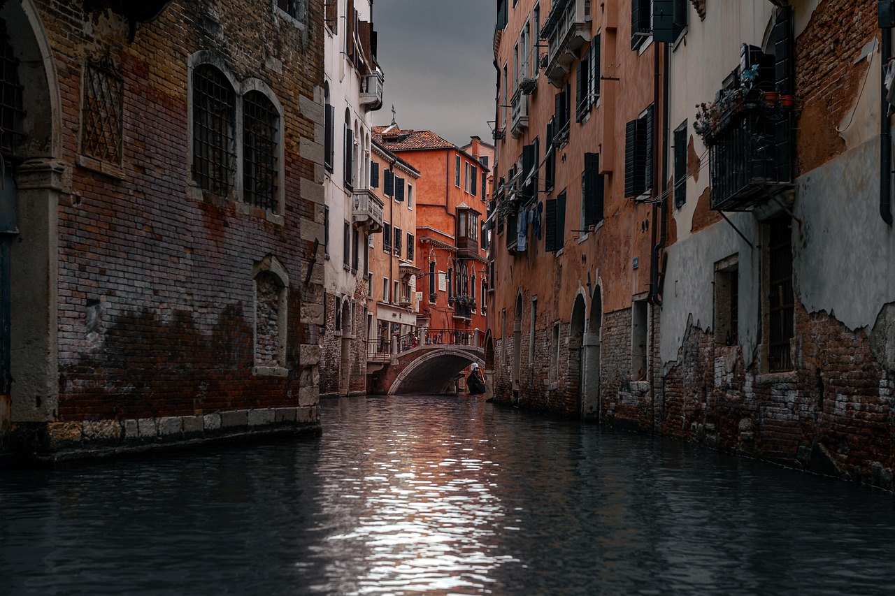 Cannaregio canal maze for artisan finds and quieter Venice
