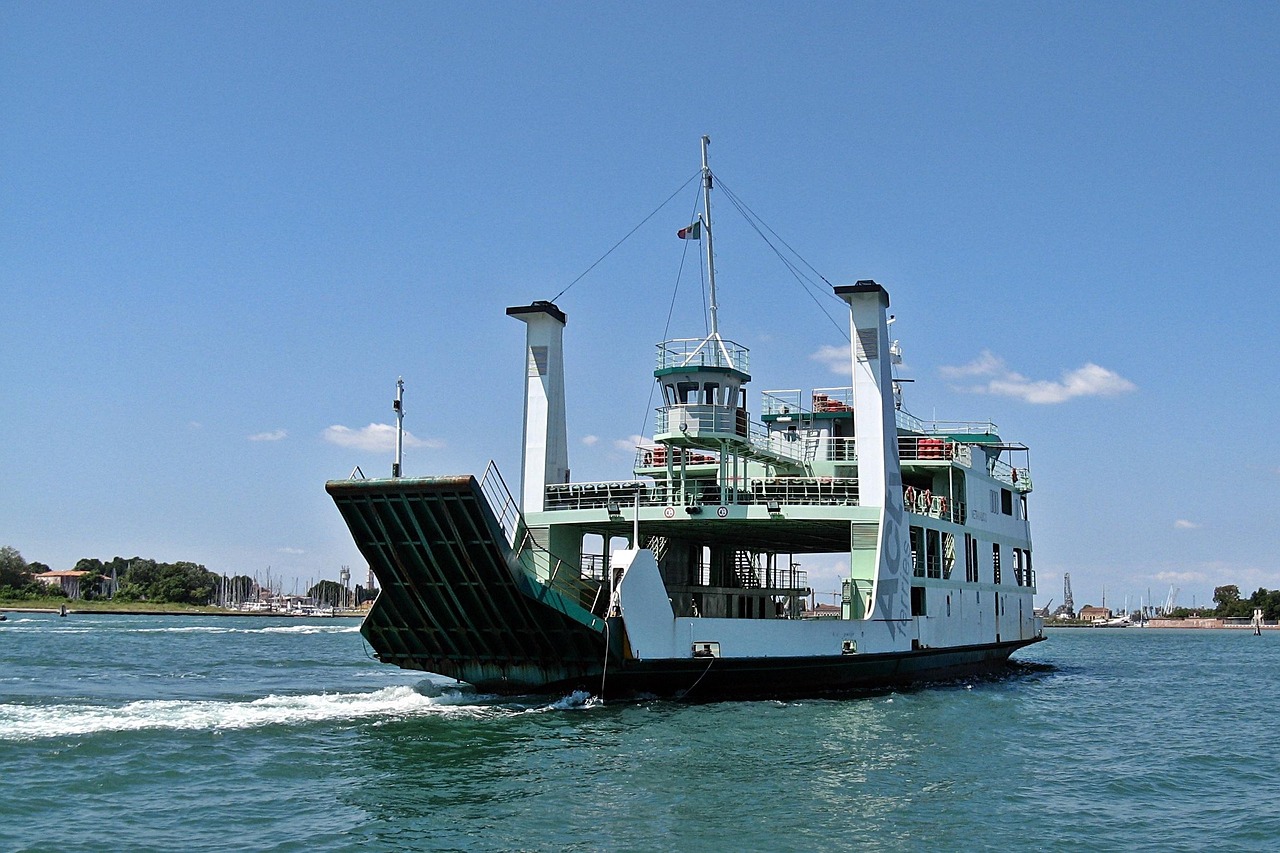 Venice to Burano Made Seamless How to Get to Burano by Vaporetto Water Bus