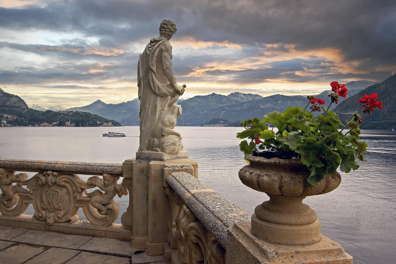 Villas and gardens around the lake Tremezzina Lenno and beyond