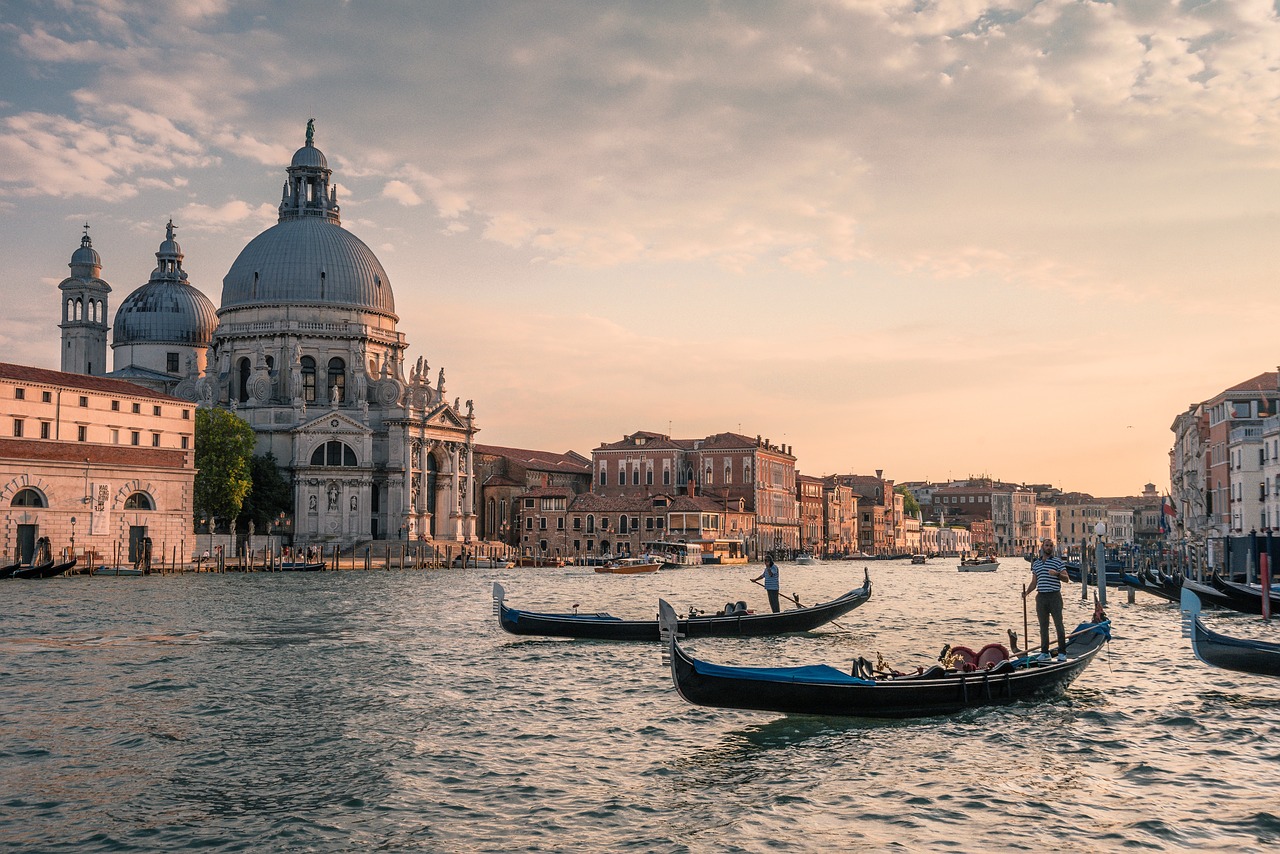 Venice in Style Venice Italy tour private gondola canal hidden palazzos with exclusive access
