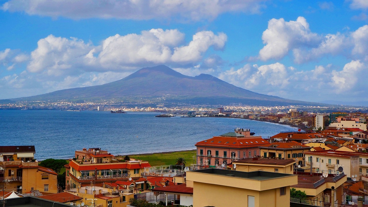 Gaiola Island in Naples A first look at La Gaiola along the Posillipo shore