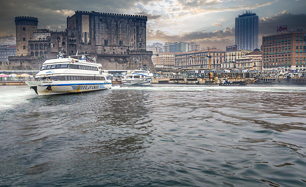 Boat tours, caves and coves on the coast of Naples near Gaiola