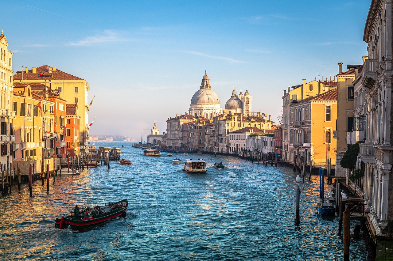 Venezia District canals in Livorno with a boat tour through Venere degli Angeli
