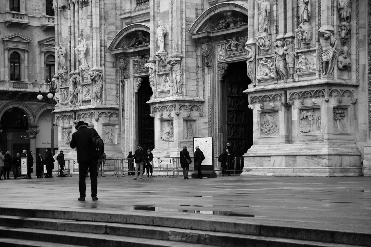 Duomo rooftop terraces and Piazza del Duomo views for a refined day in Milan