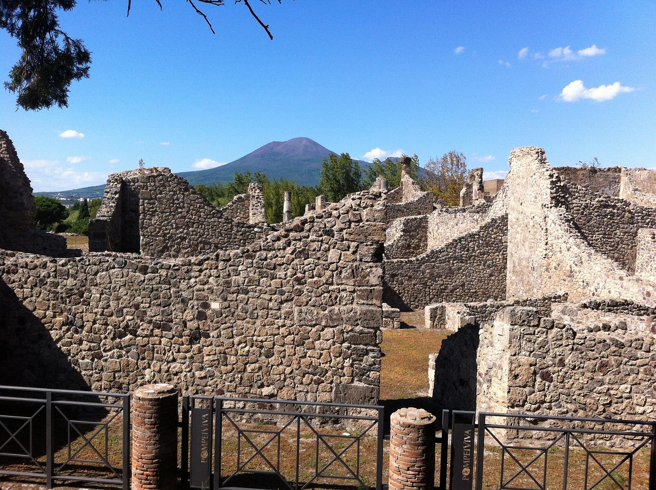 Pompeii and the eruption of 79 AD Walking through time in the ruins of Pompeii